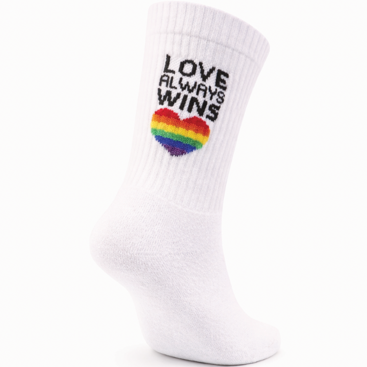 Pride Socken „Love Always Wins“ – Regenbogen Herz (Gr. 35-39)